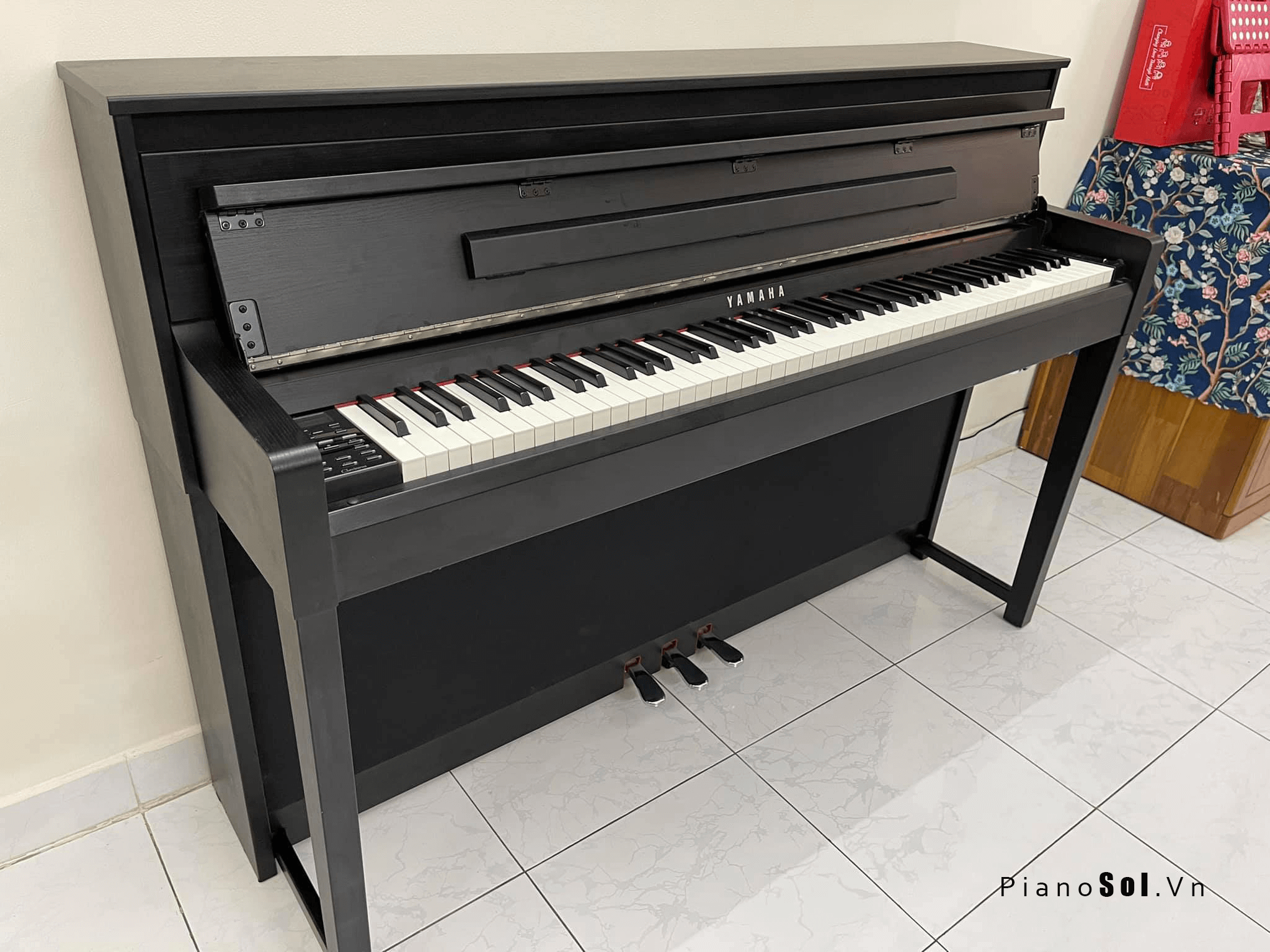 Ngoại hình đàn piano điện Yamaha CLP-585