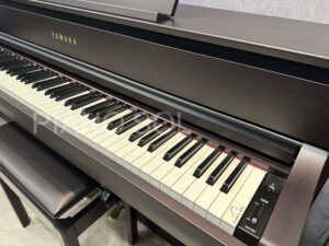 YAMAHA CLP-675