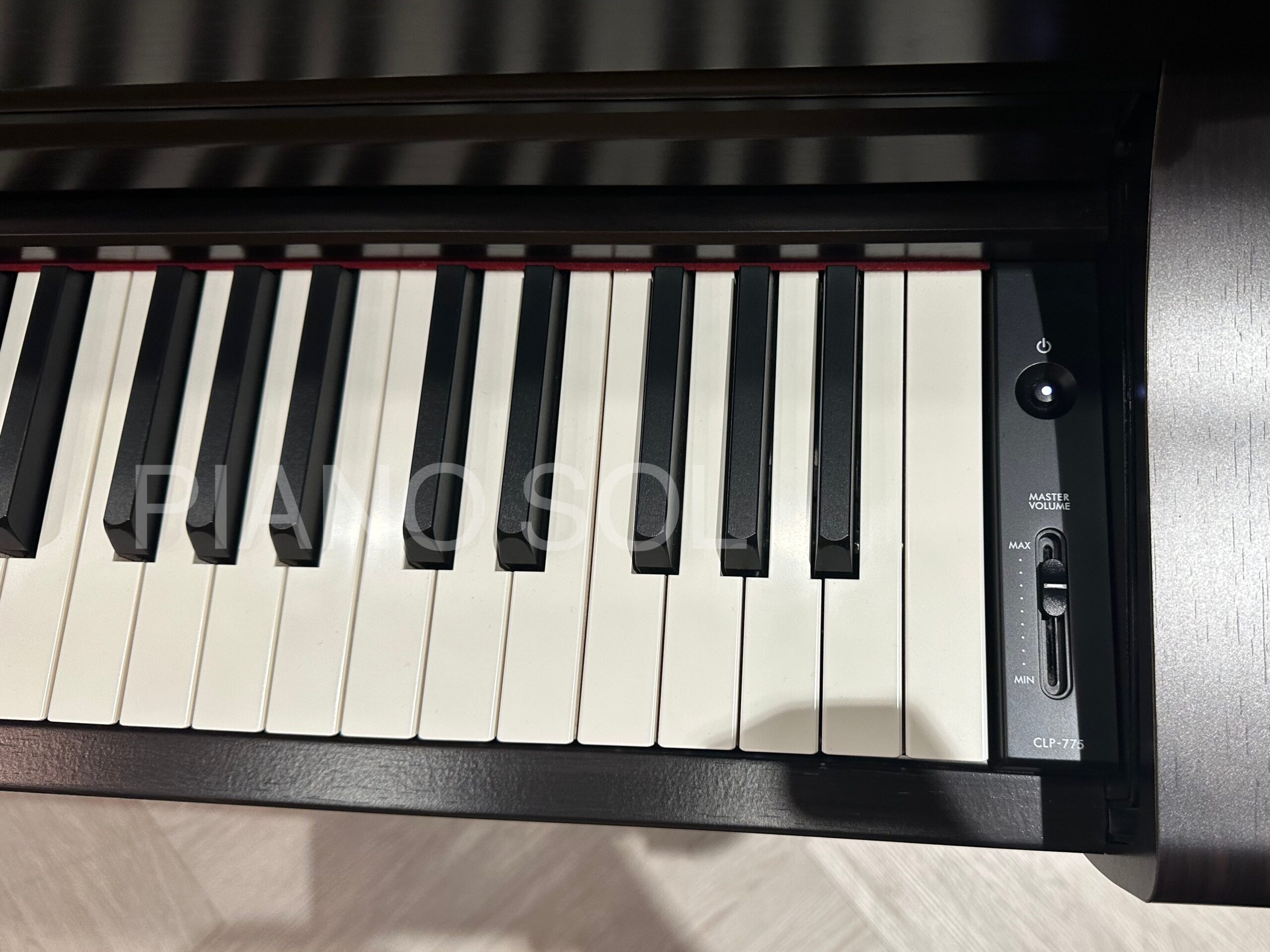 YAMAHA CLP775R | Nâu Đen