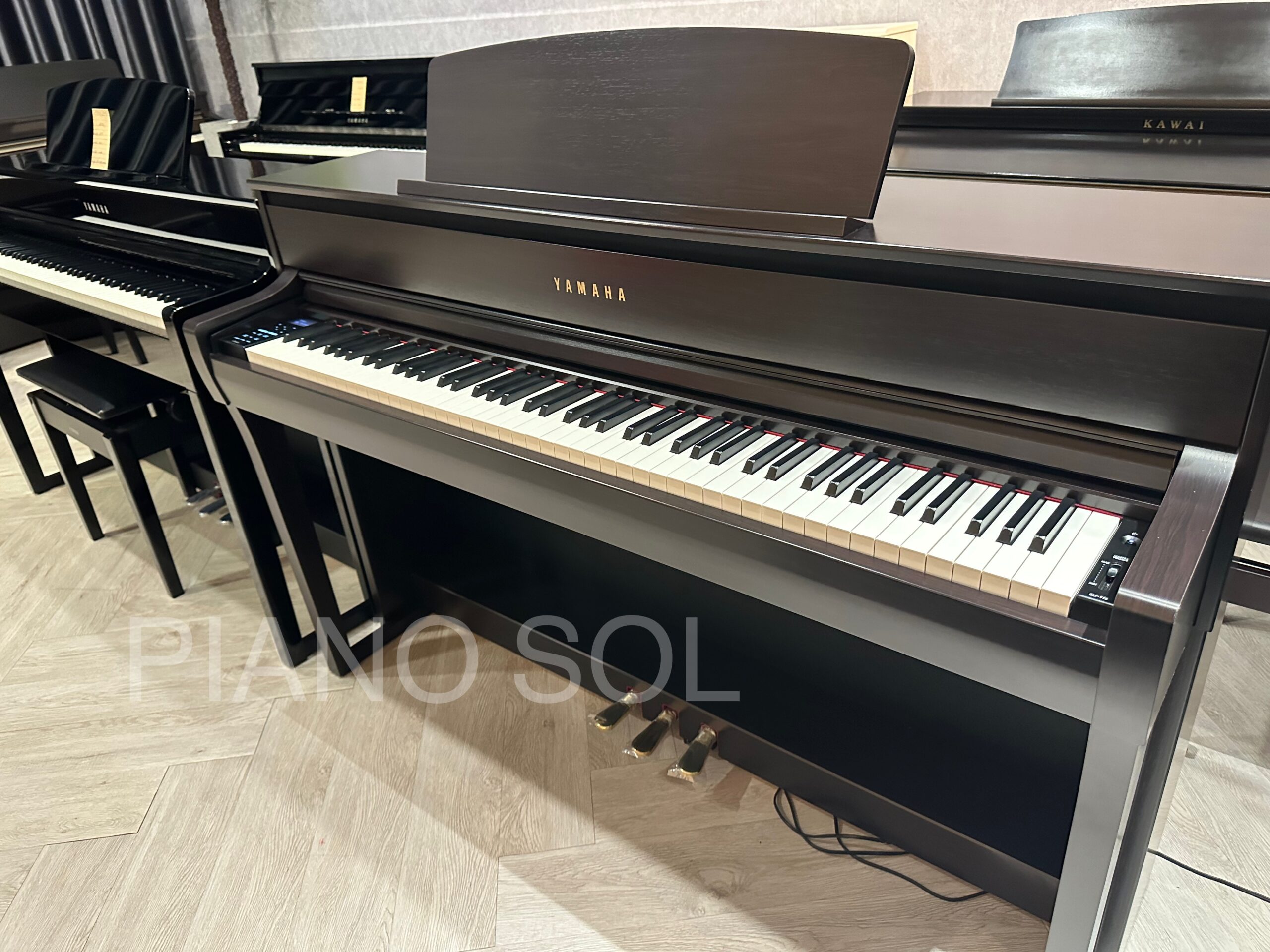 YAMAHA CLP775R | Nâu Đen