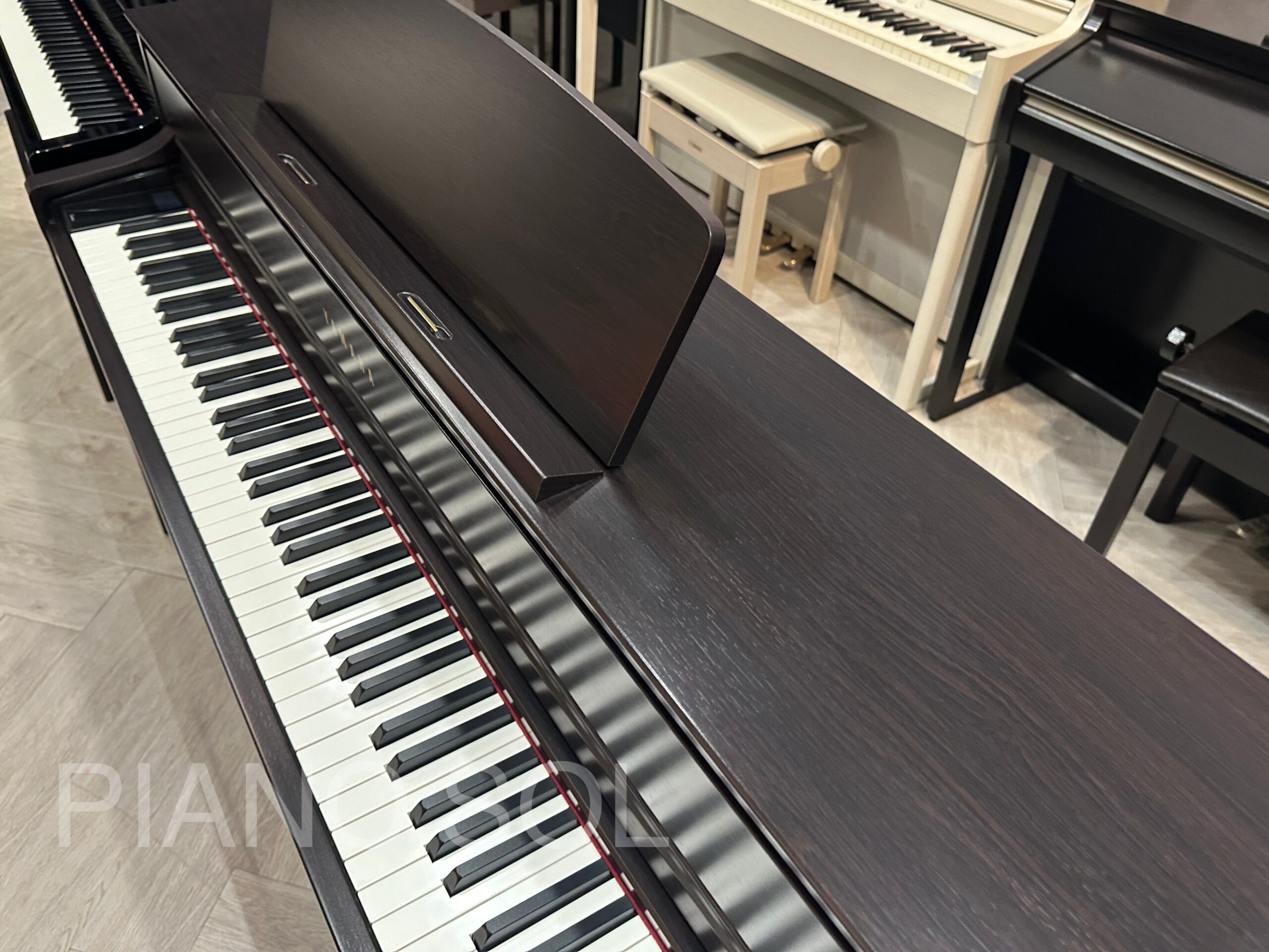 YAMAHA CLP775R | Nâu Đen