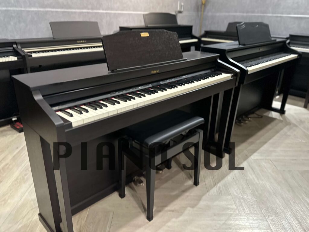 Piano Roland HP504