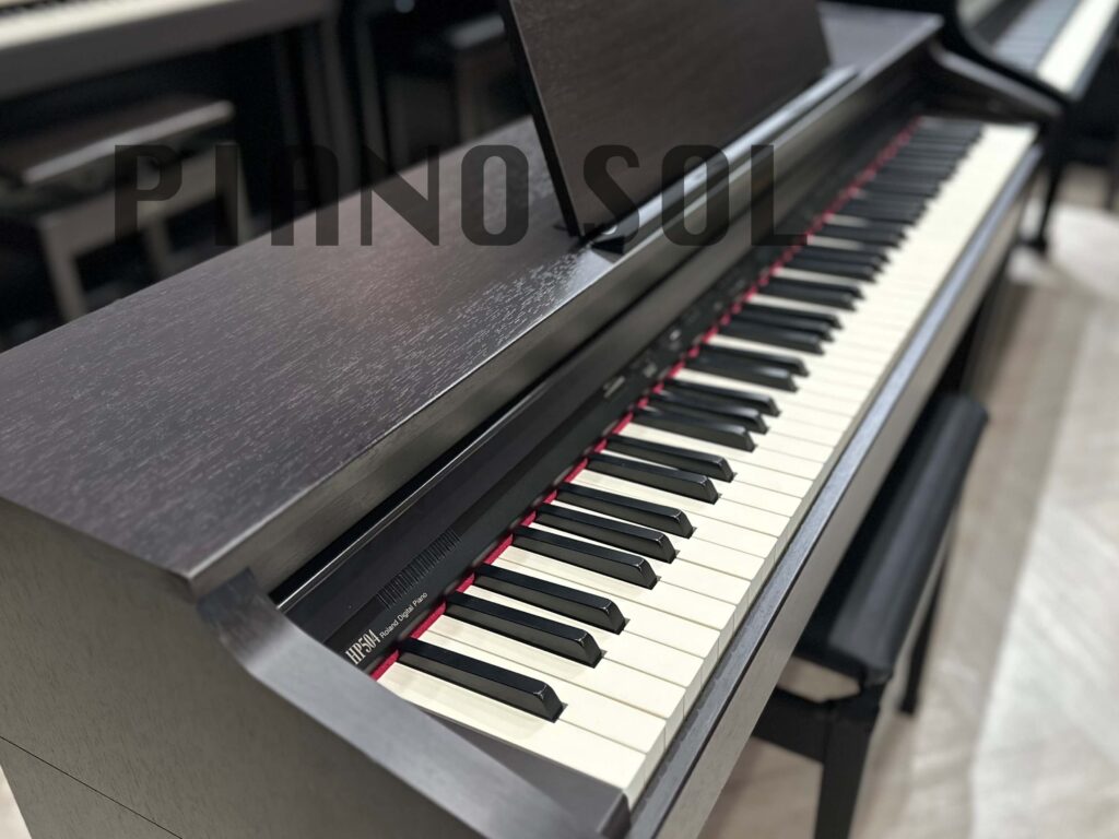 Piano Roland HP504