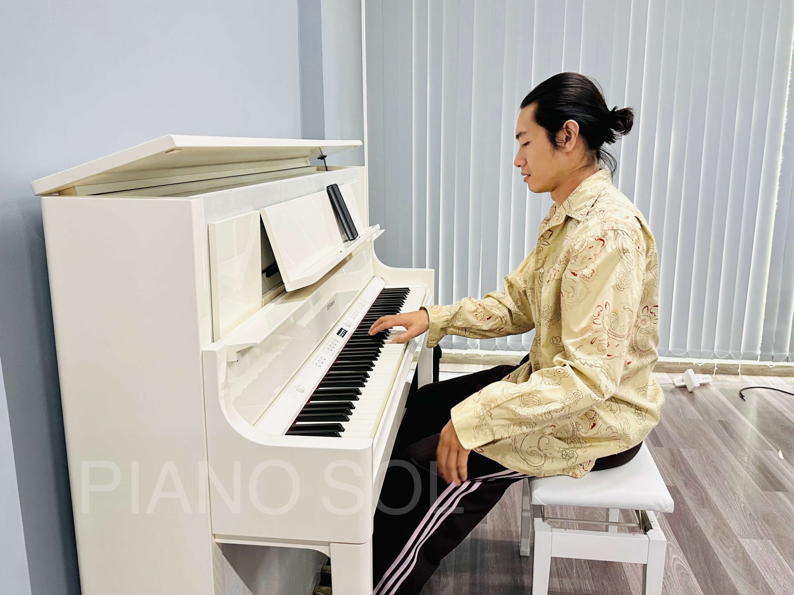 ROLAND LX708PW Trắng Bóng