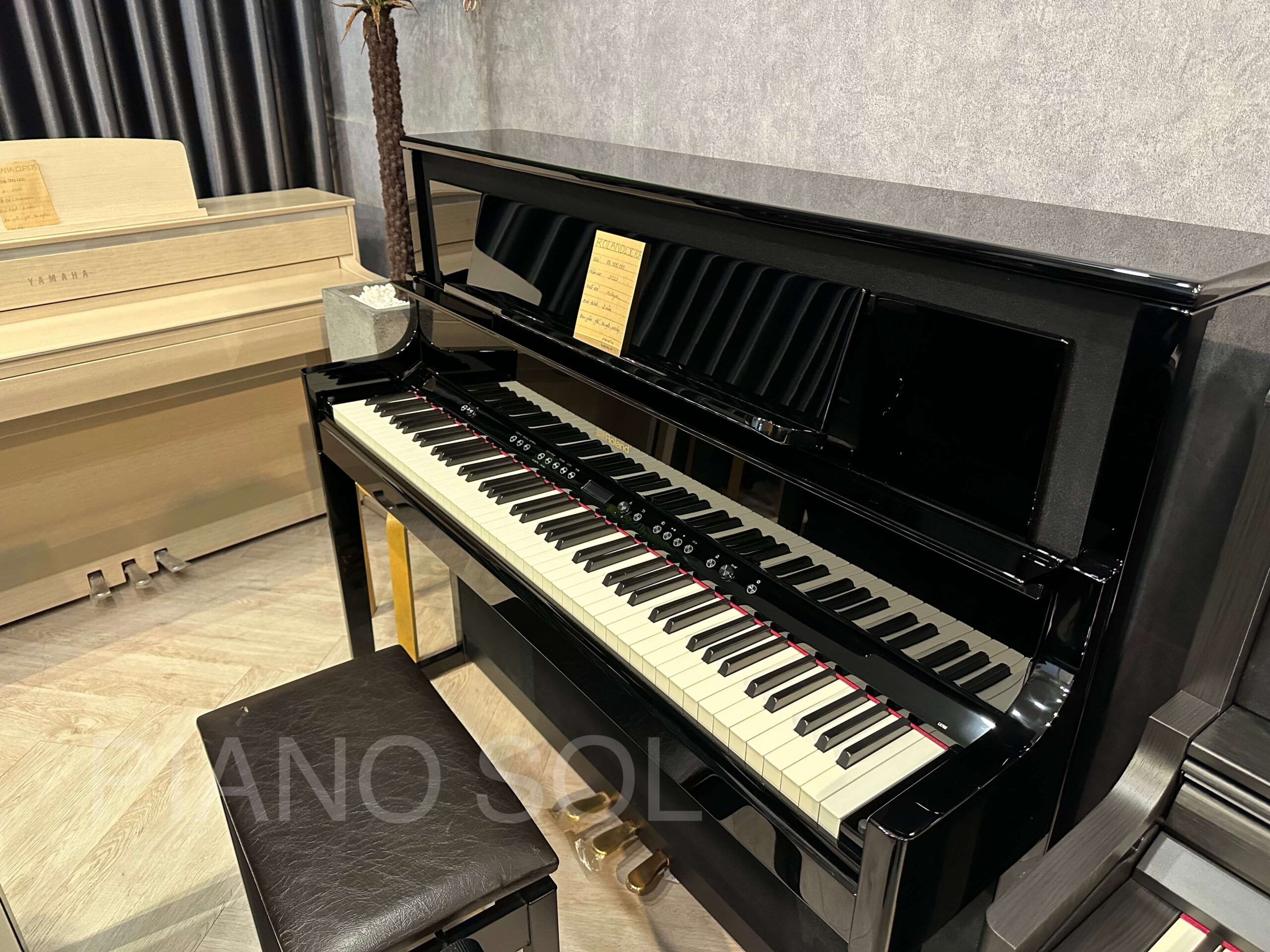 ROLAND LX708PE Đen Bóng