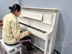 ROLAND LX708PW Trắng Bóng