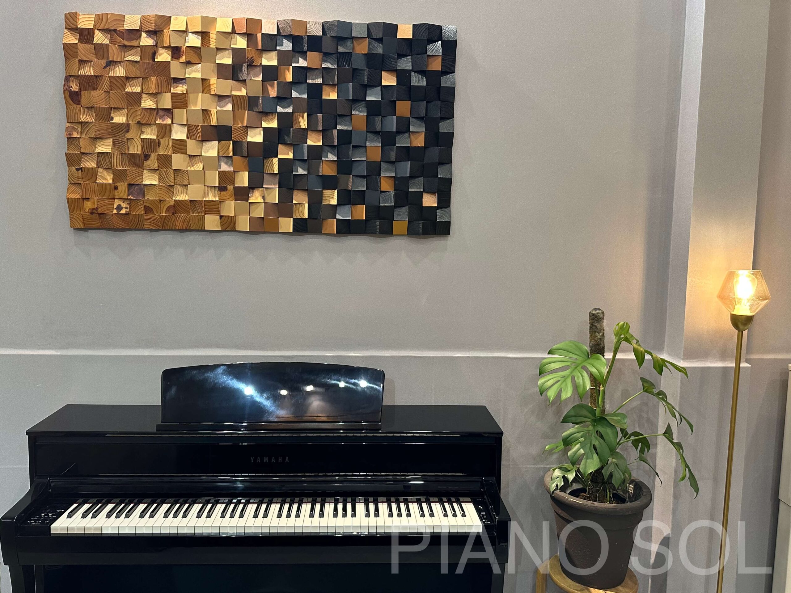 YAMAHA CLP675PE Đen Bóng