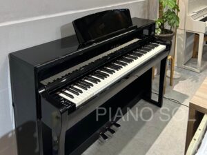 YAMAHA CLP675PE Đen Bóng