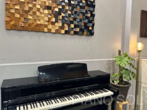 YAMAHA CLP675PE Đen Bóng